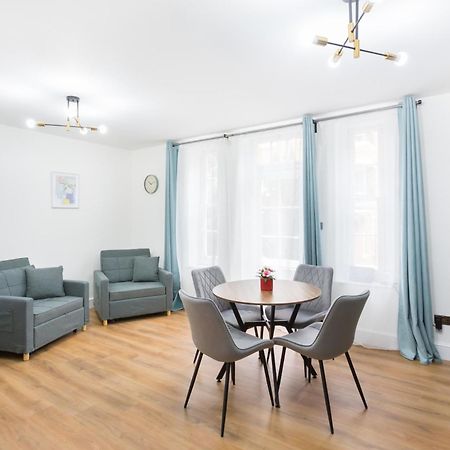 City Centre One Bedroom Apartment Next To Station, Newly Renovated London Bagian luar foto