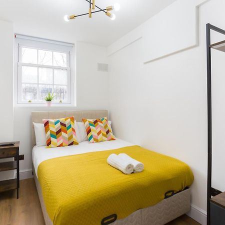 City Centre One Bedroom Apartment Next To Station, Newly Renovated London Bagian luar foto