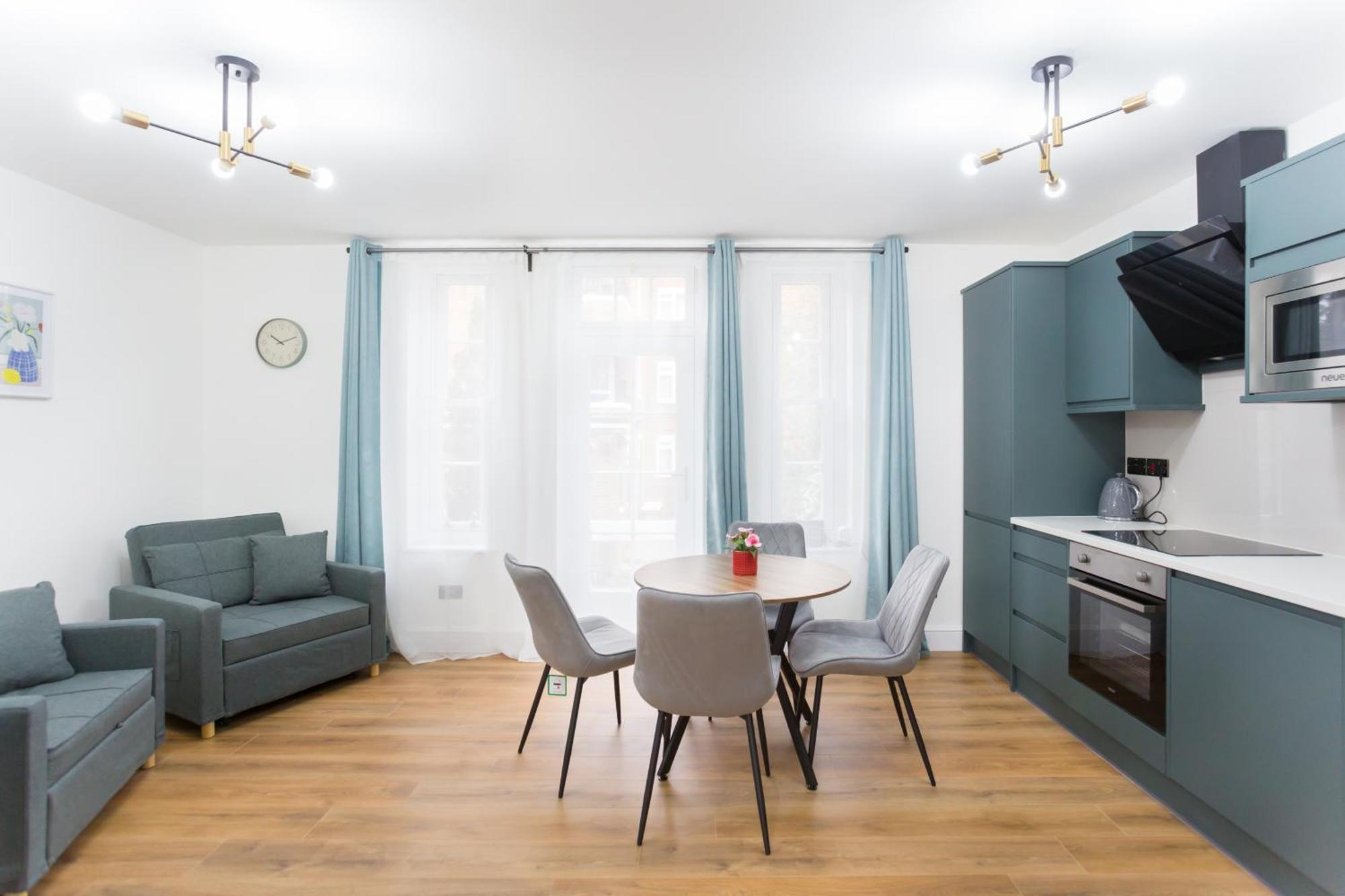 City Centre One Bedroom Apartment Next To Station, Newly Renovated London Bagian luar foto