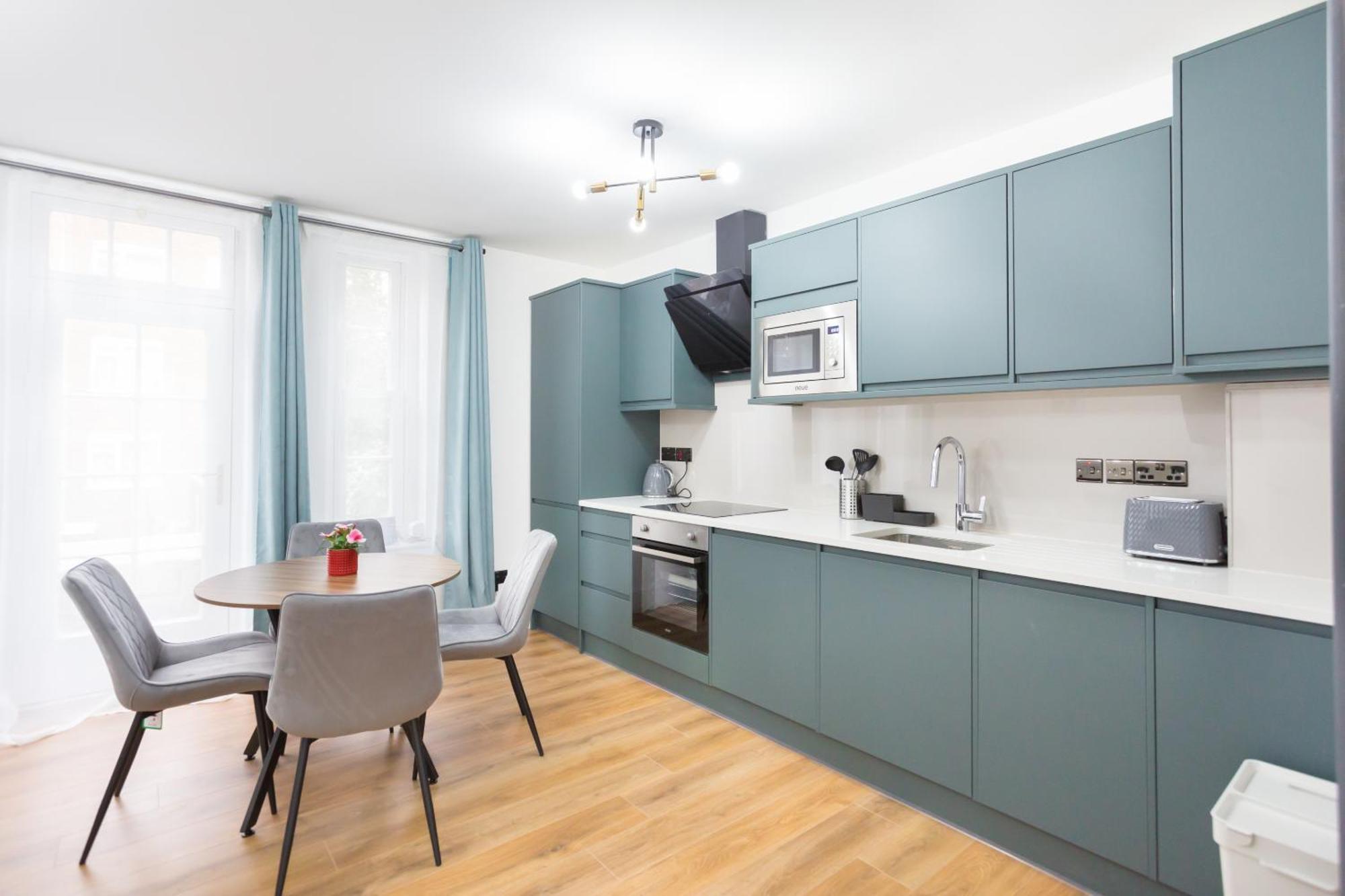 City Centre One Bedroom Apartment Next To Station, Newly Renovated London Bagian luar foto
